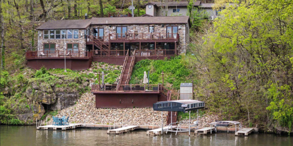 Lake Delhi Starlight Lodge